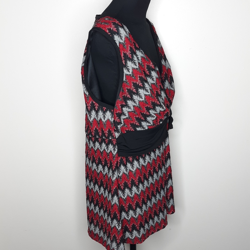 Torrid Metallic Chevron Pattern Top 2X Bla… - Picture 4 of 7